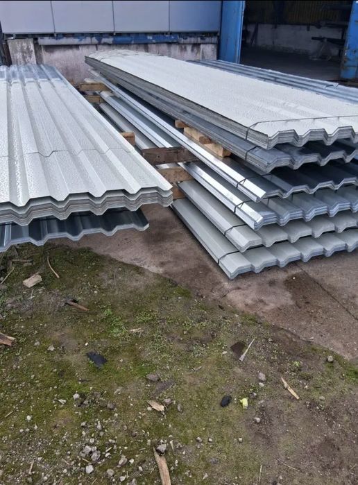 Vând tablă cutată h35 zincata 
4 metri lungime 
5 metri lungime 
6 m