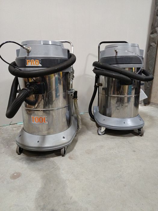 Професионална перяща прахосмукачка