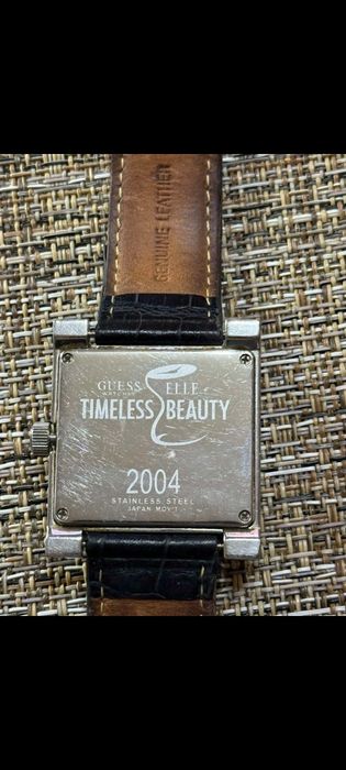 GUESS Timeless beauty