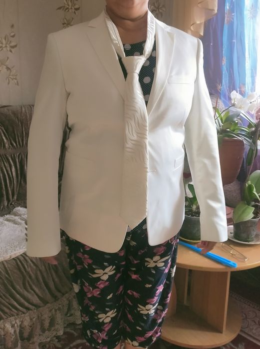 Продам мужские костюмы