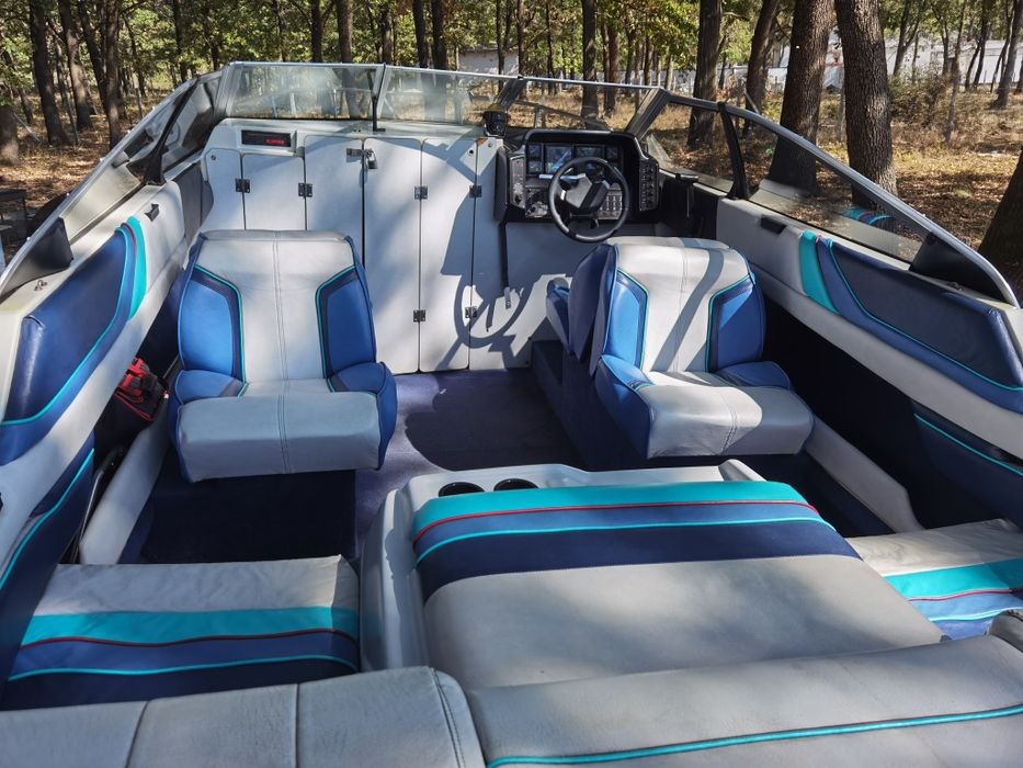 Barca de agrement Bayliner Capri 3.0