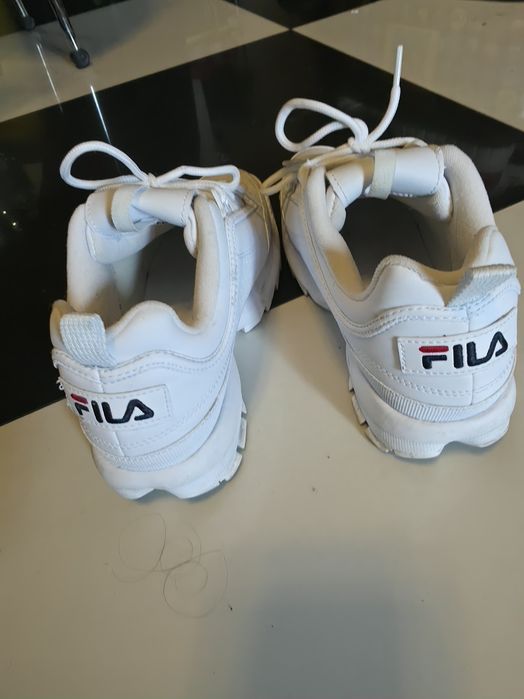 Fila disruptor бял цвят .Обувани веднъж малки са ми затова ги продавам.