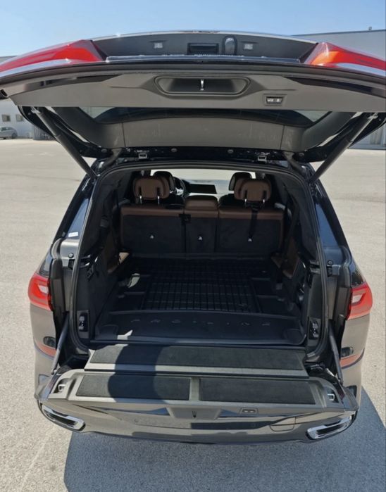 BMW   X7    M40i