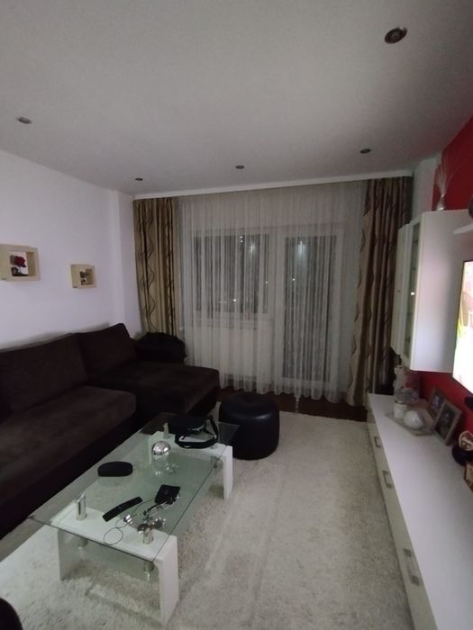 Inchiriez apartamanet 2 camere Bl Decebal
