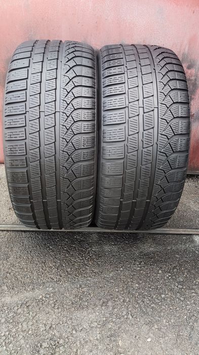 2бр. зимни гуми 245/40/18 Pirelli P Zero Winter 
dot23