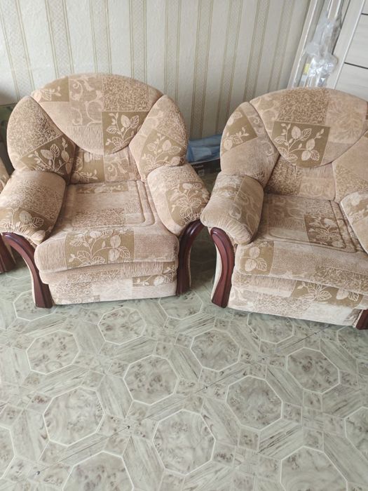 Продам диван и 2 кресла