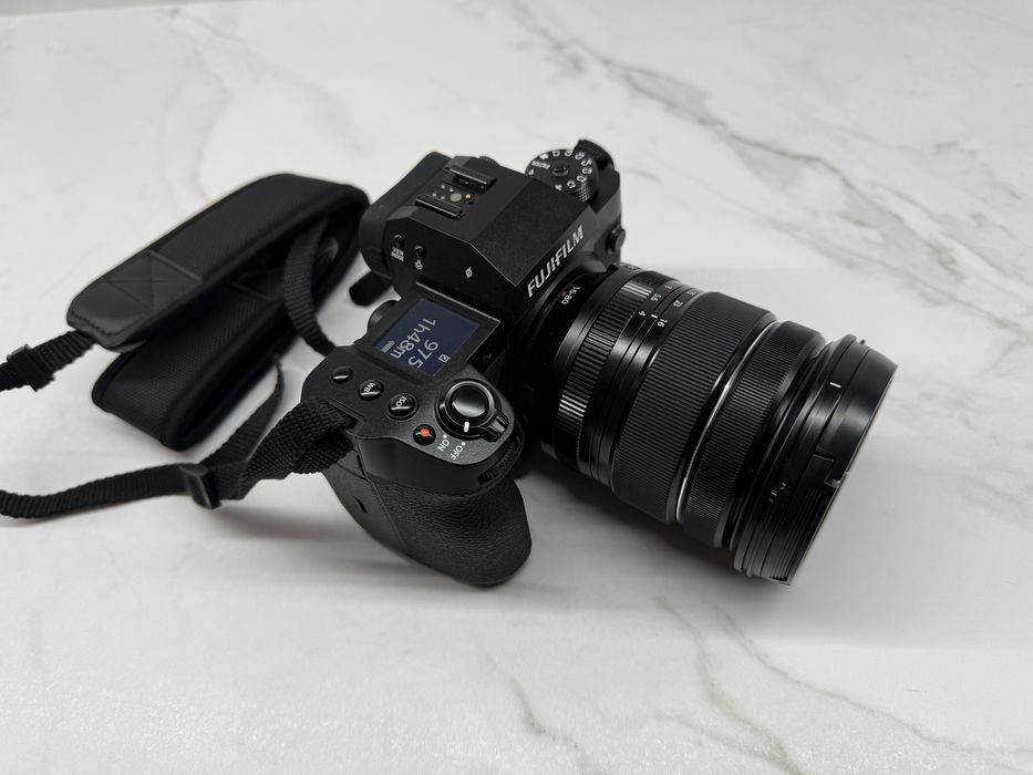 Fujifilm XH-2 + обектив 16-80 mm + външна светкавица + раница