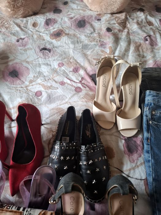 Pantaloni, încălțăminte și poșete