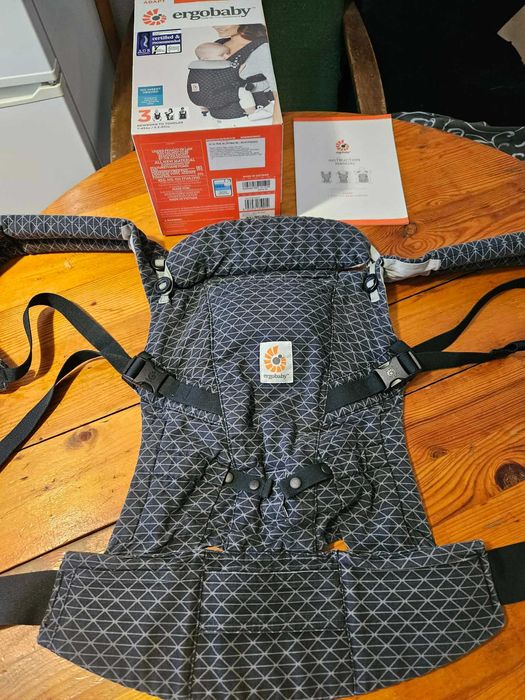 Ергономична раница Ergobaby Adapt - Geo Black