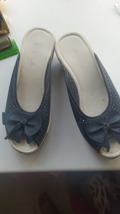 Продаю женскую обувь