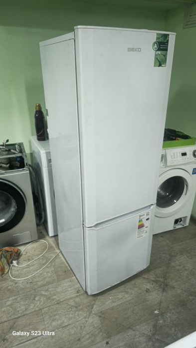 Рабочий холодильник  беко