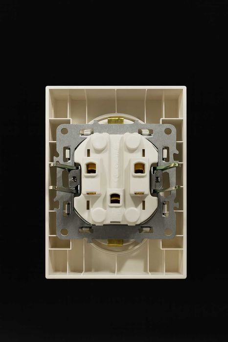 mustahkam va arzon rozetka — прочная и доступная розеткA