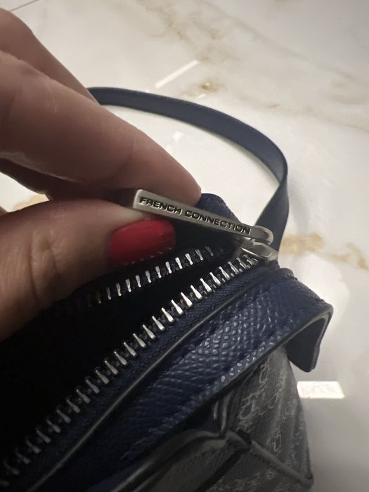 Чанта French Connection - нова