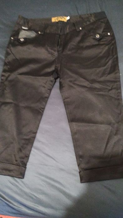 Продавам два дамски панталона