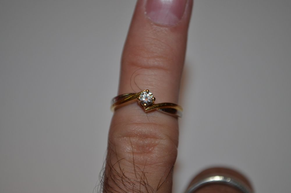 INEL AUR galben si alb 18K + 1 Diamant = 0.17ct. - Solitaire - Logodna