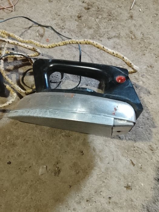 Продам утюги по 1000