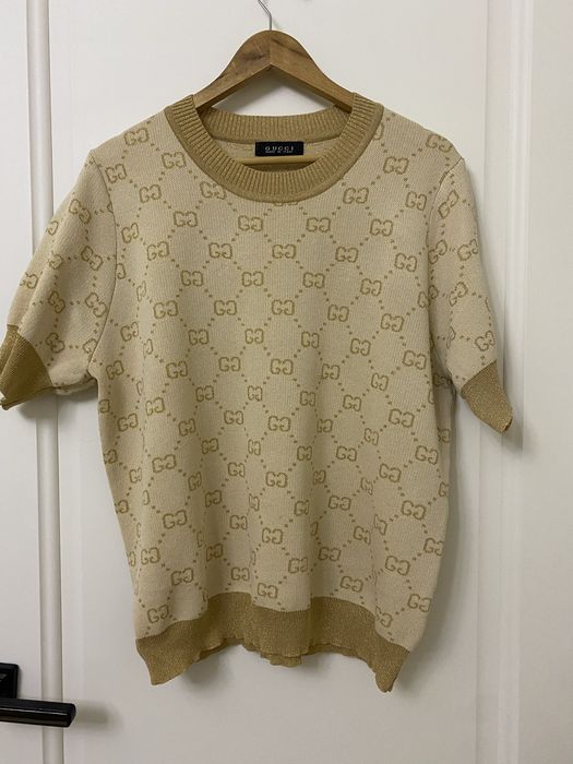 Продам недорого кофту Гуччи размер на 48 очень красивое