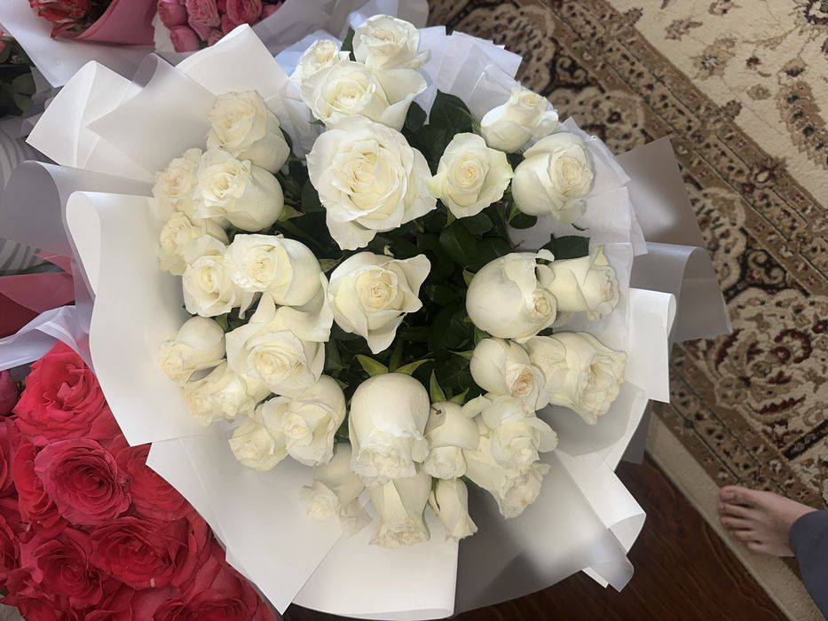 Белые розы 31шт)