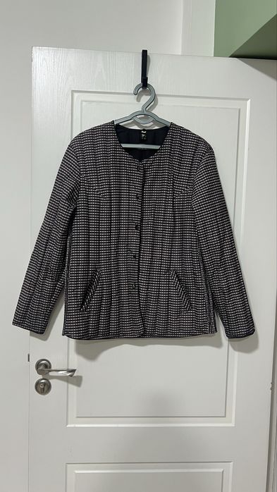 Куртка /Легкая но теплая курточка , размера L