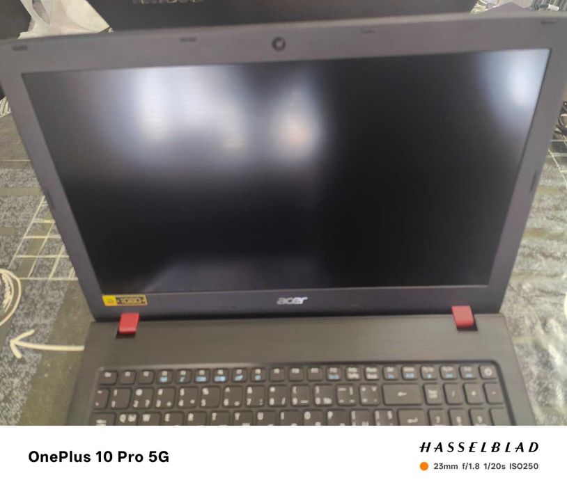 Прдавам перфектен лаптоп Acer Aspire E5-576g