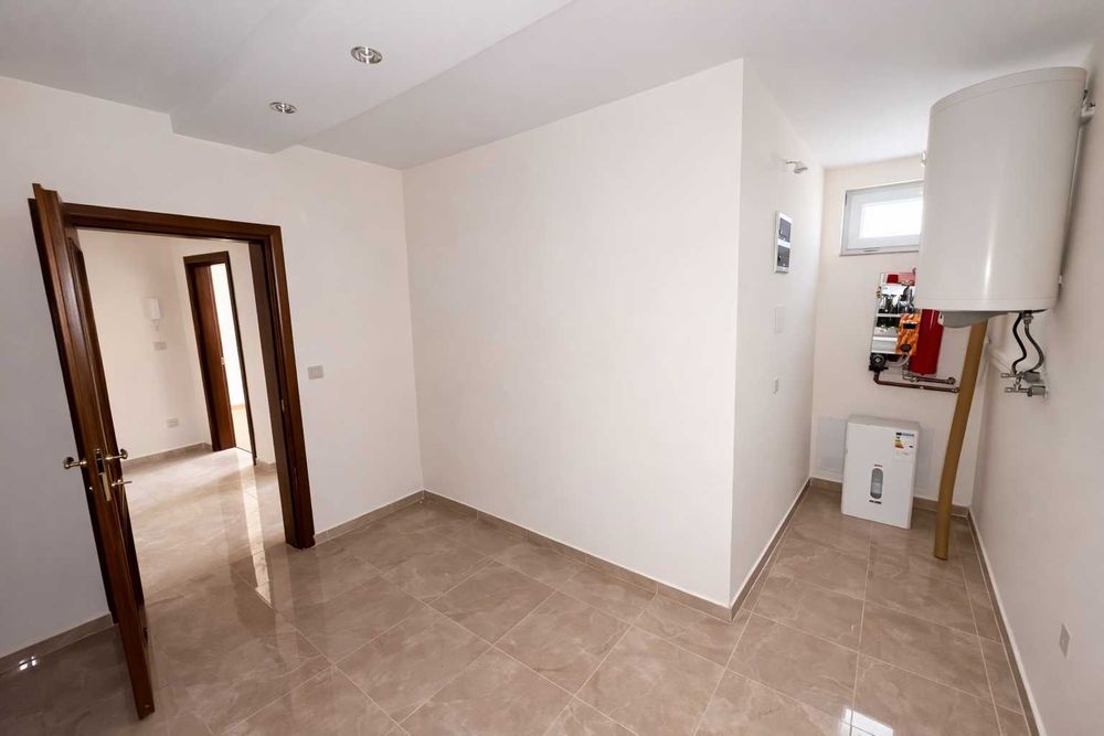 Дава се под наем Офис в Пловдив, Кършияка - 200 кв.м за 1645.77 € - Снимка #11