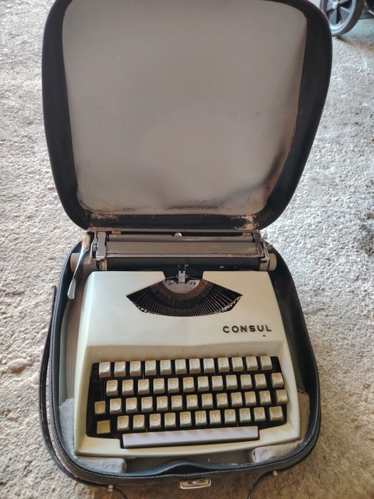 Mașina de scris CONSUL