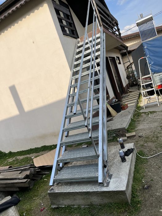 Scări metalice zincate