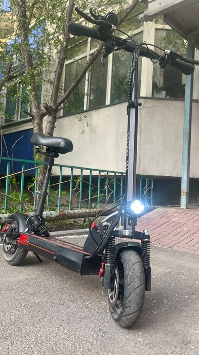 Электросамокат kugoo m4.