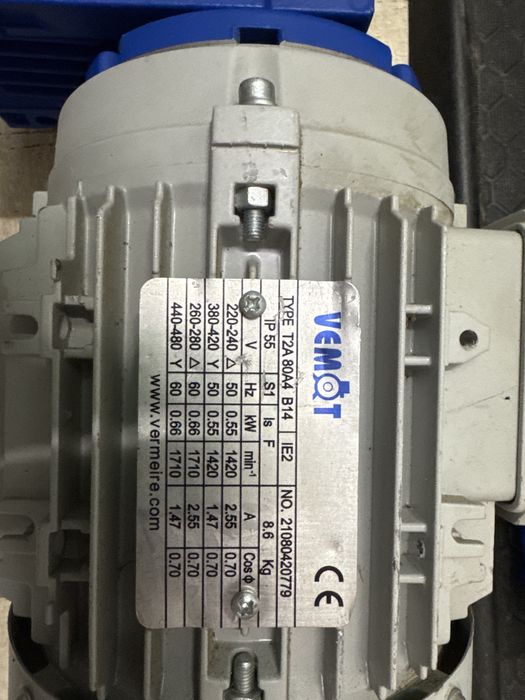 Motoare noi cu reductoare