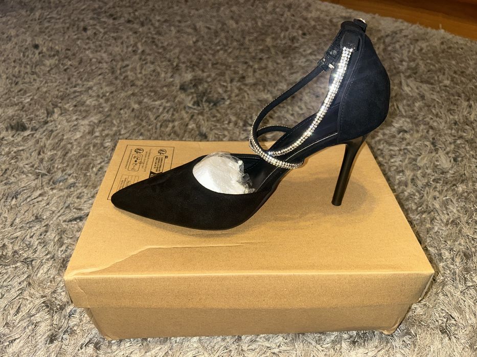 pantofi toc ascutit