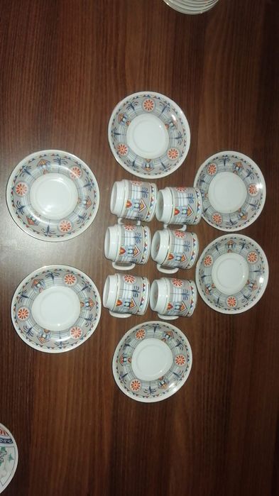 set de 6 cesti cu farfurie pentru cafea.
