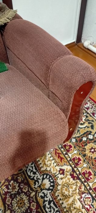 Продаётся диван и два кресла