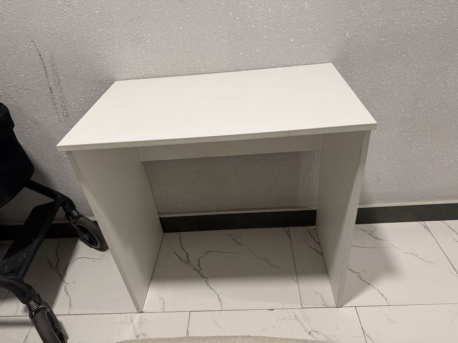 Столик маленький