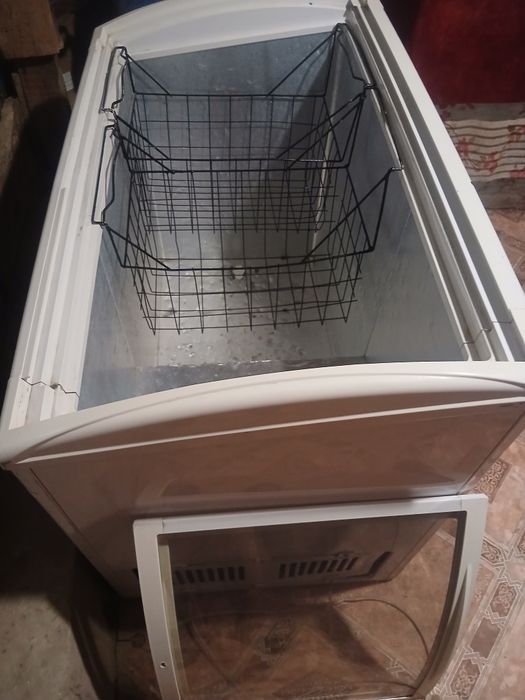 Продам Морозильник витрину