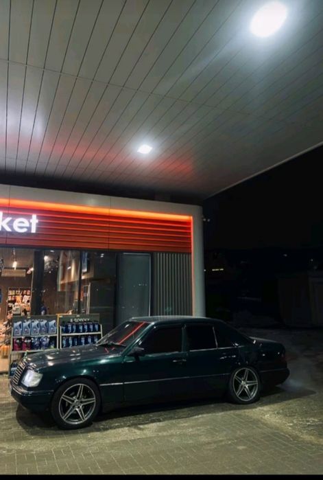 Продам Мерседес 124 е 200