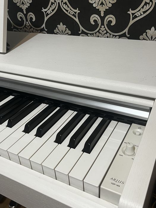 Pian Yamaha arius YDP 144