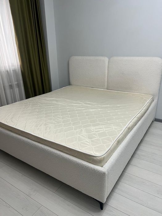 Продам кровать с матрасом