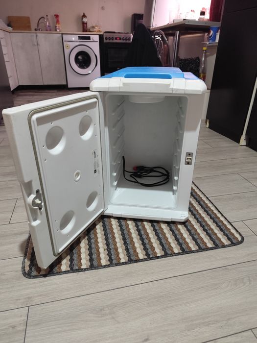 Lada frigorifica Coleman 12 v