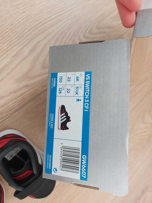 НОВИ Детски сникърси Адидас. Детски маратонки Adidas бебе