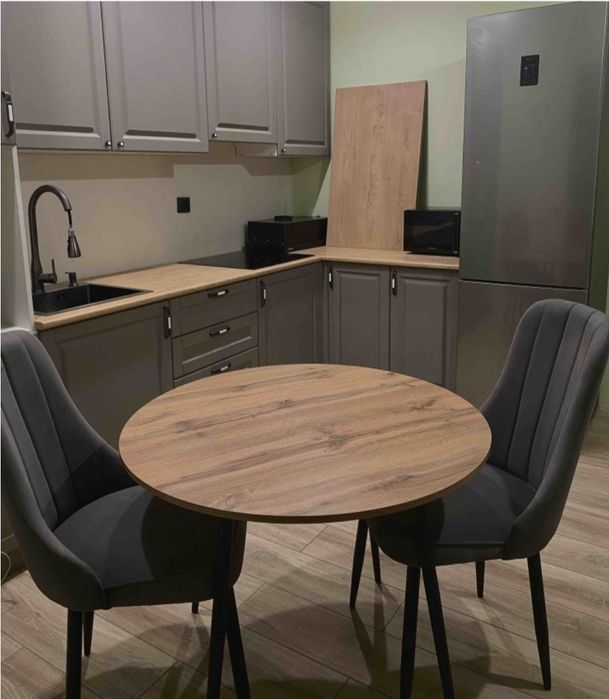 Кухонный обеденный стол