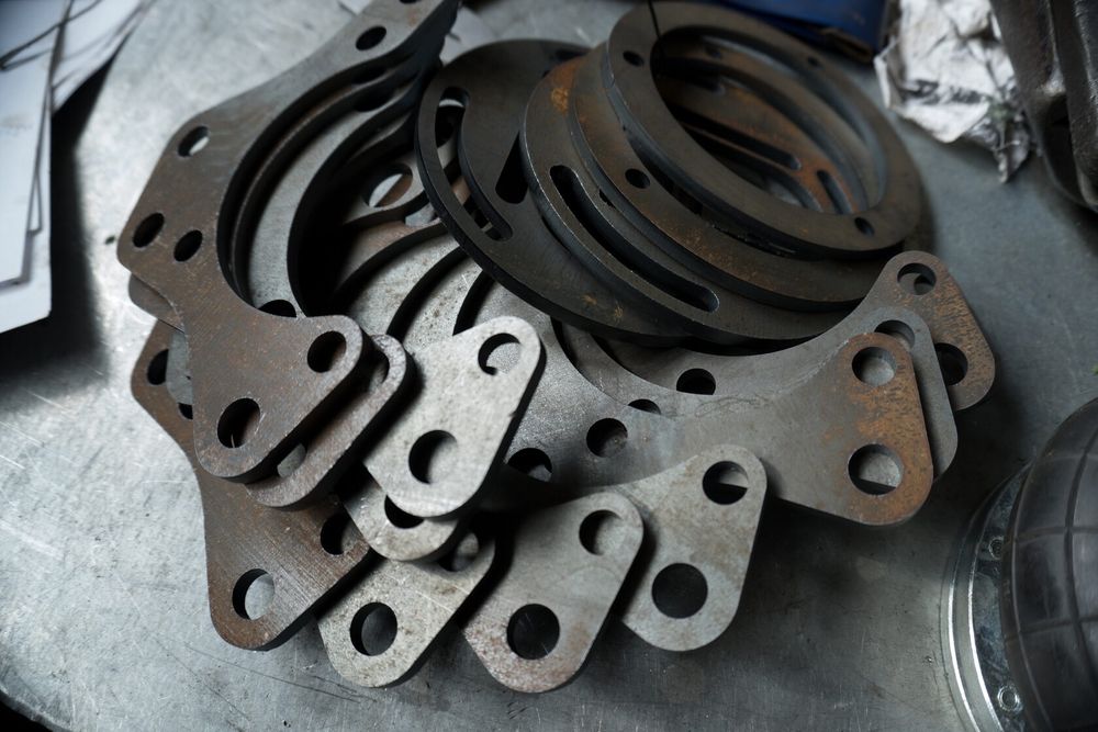 Lazerda metall kesish xizmati