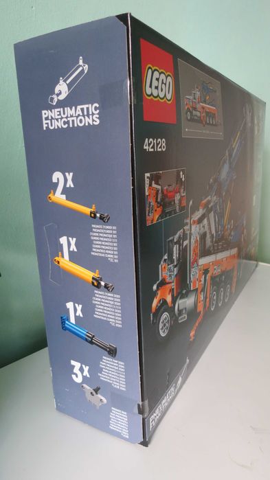 LEGO Technic 42128 Heavy-Duty Tow Truck