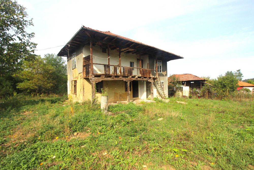 Двуетажна Възрожденска къща в с. Драгановци, общ. Габрово