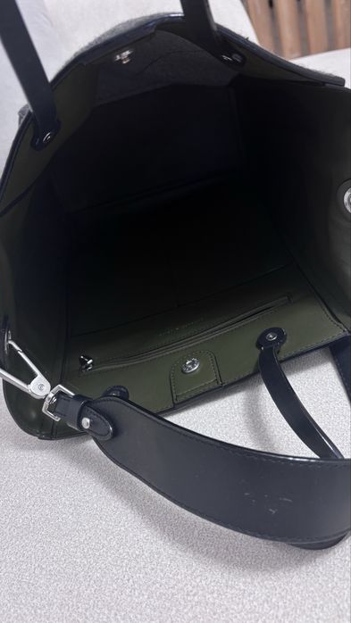 Черно-серая сумка Charles&keith