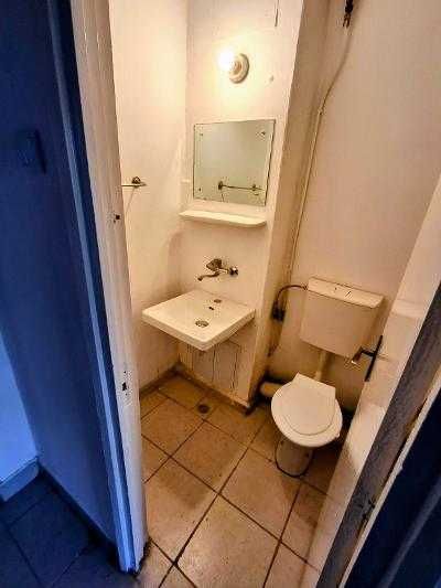 Ofer spre  inchiriere apartament ultracentral, nemobilat, 3 camere,  str. N. Balcescu, (cu intrare si de pe Calea Bucuresti), etaj 1