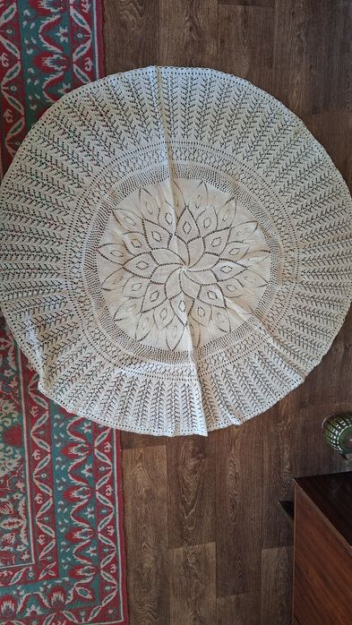 Ръчно плетена покривка
