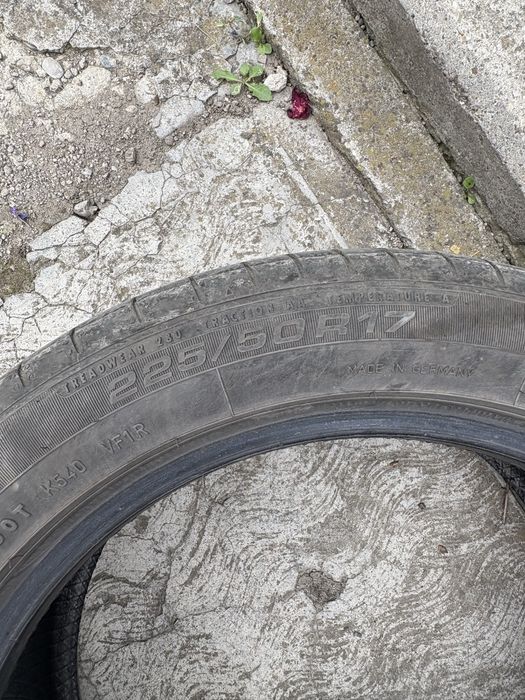 Vând 2 cauciucuri de vară 225/50R17