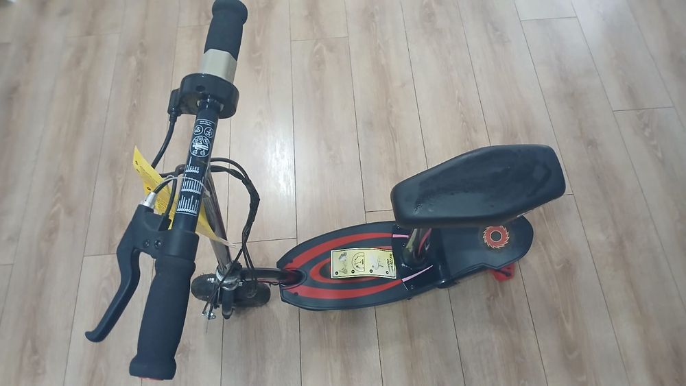 Trotinetă electrică Razor E100