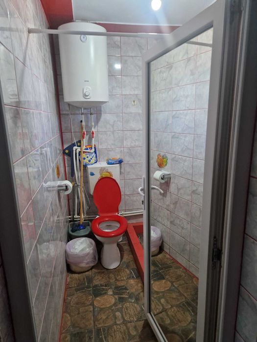 Casă decomandată cu 2 camere