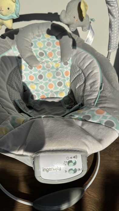 Шезлонг за бебе с подарък батерии